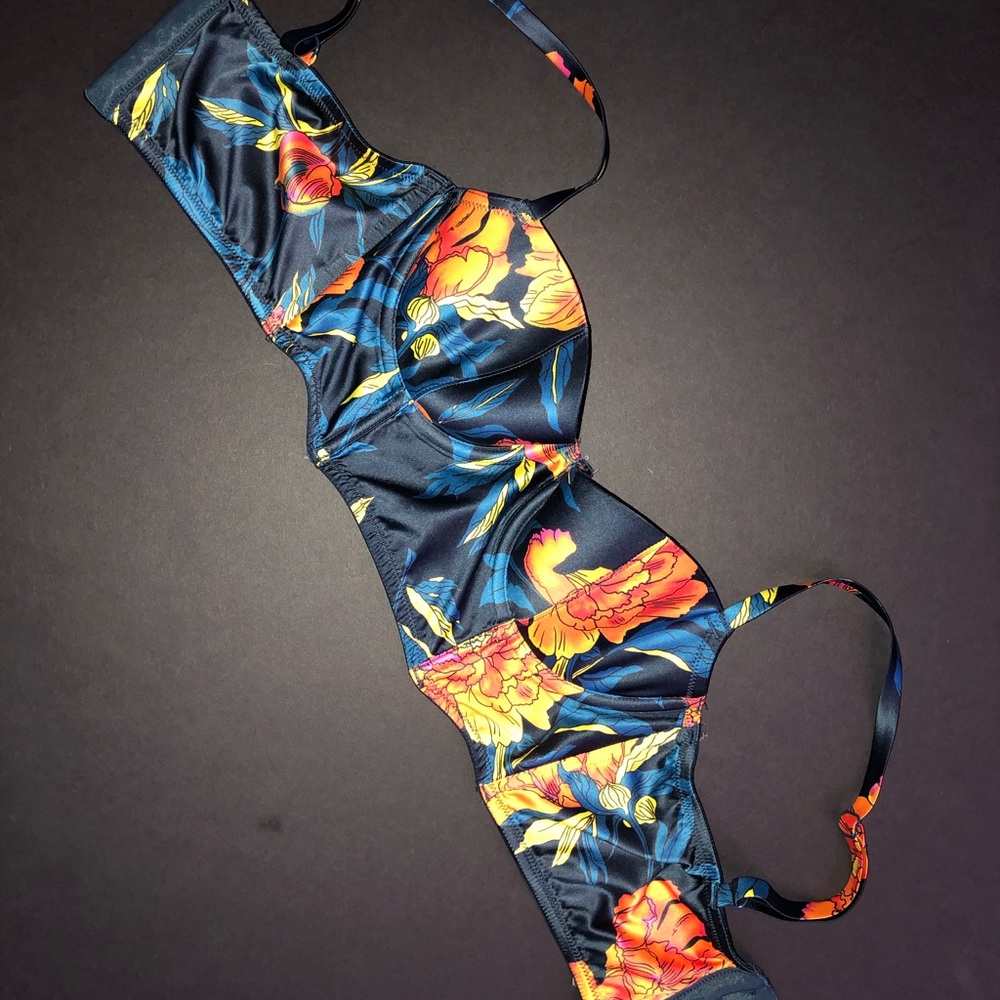 Trendy bralette top by GAP.